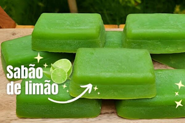 Fiz 1kg de sabão caseiro de limão para roupas e louças usando apenas 2 barras de sabão glicerinado.