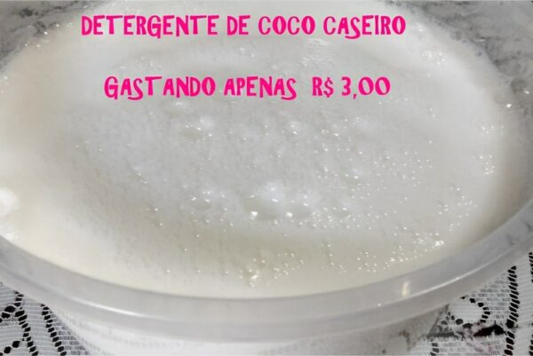 Fiz 4 litros de detergente de coco caseiro usando apenas 1 barra de sabão de coco