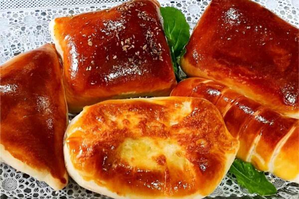 Fiz 5 tipos de salgados utilizando essa massa para salgados assados