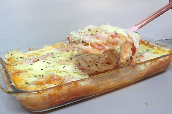 Fiz essa lasanha com massa de pastel para o almoço de domingo e foi um sucesso