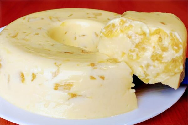 Fiz essa sobremesa de abacaxi e pessoal daqui adorou, bom demais nesse calor