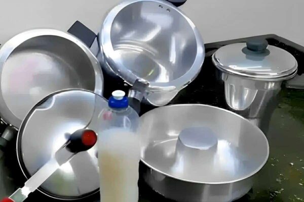 Fiz esse limpa alumínio caseiro da melhor qualidade usando apenas 3 ingredientes