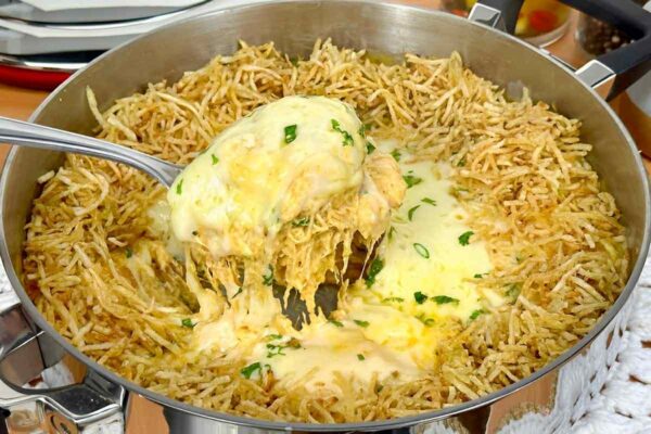 Fricassê de frango na panela muito prático e perfeito para variar o cardápio do dia a dia