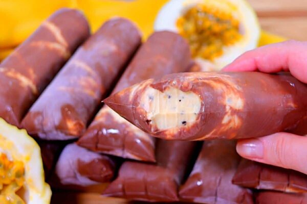 Geladinho de maracujá trufado perfeito para os dias mais quentes