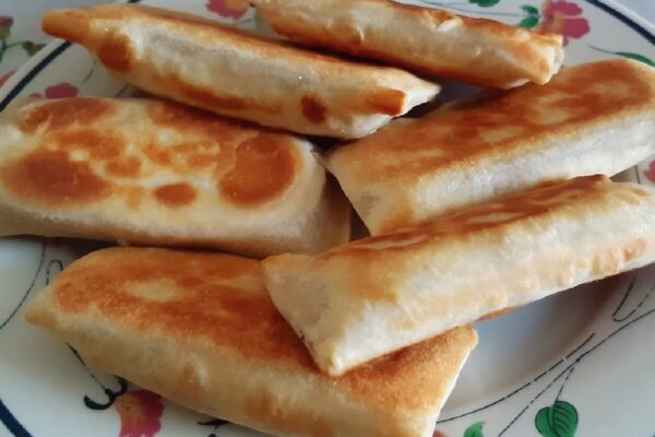 Lanche de 3 ingredientes recheado com carne moída muito saboroso e fácil de preparar