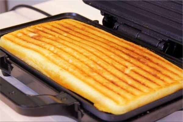 Lanche na sanduicheira leve e delicioso que fica pronto em 3 minutos