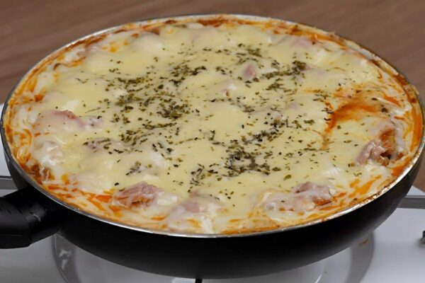Lasanha de frigideira rápida deliciosa e perfeita para a refeição de toda família