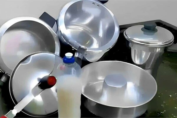 Limpa alumínio caseiro que deixa as suas panelas brilhando com apenas 3 ingredientes