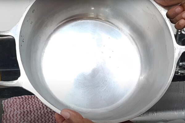 Limpa alumínio caseiro que tira manchas e deixa as panelas novas