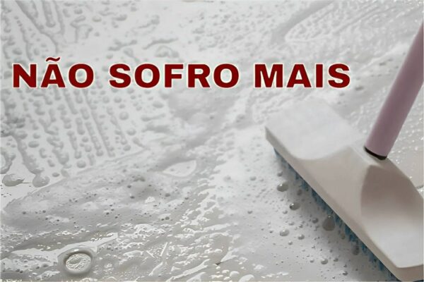 Limpa pisos caseiro que remove até as sujeiras mais difíceis com apenas 3 ingredientes