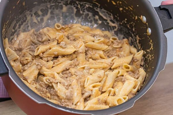 Macarrão cremoso na panela de pressão: uma receita deliciosa e que fica pronta rapidinho