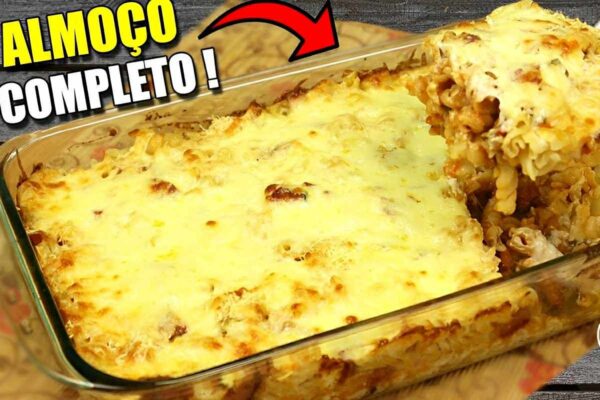 Macarrão de forno com calabresa e molho branco muito cremoso e saboroso