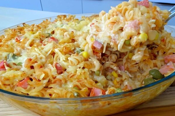 Macarrão de forno: é só misturar os ingredientes e levar no forno para ficar super cremoso