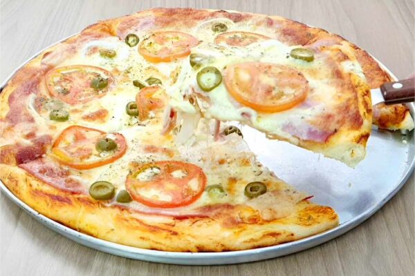 Massa de pizza fácil e deliciosa para assar no forno da sua casa