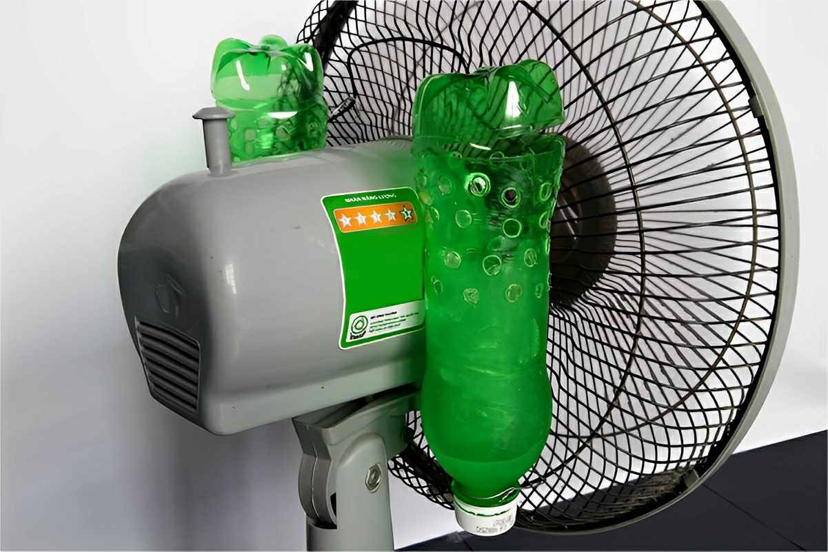 Meu amigo fez uma ar condicionado caseiro que refresca todo o quarto