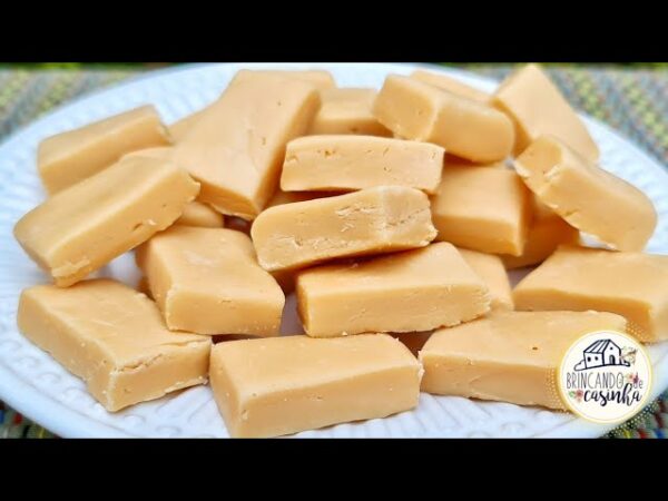 Misturei açúcar e mais 2 ingredientes e fiz um doce de leite macio de corte maravilhoso