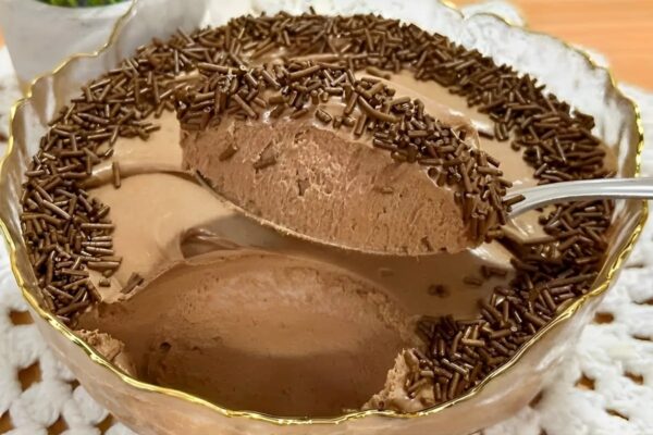 Mousse de brigadeiro aerado e delicioso para agradar toda a família