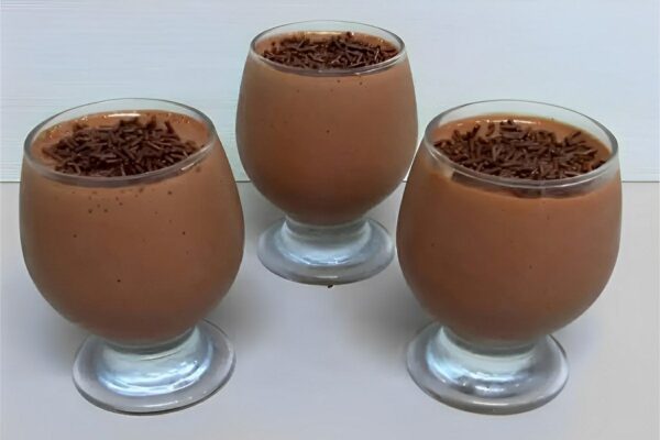 Mousse de chocolate com Nescau feita no liquidificador em apenas 2 minutos
