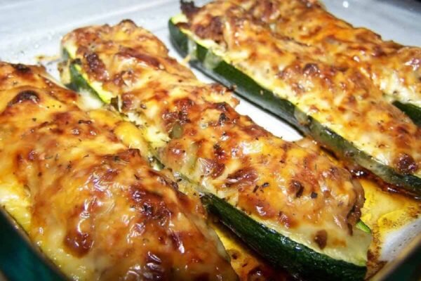 Nunca mais você vai fazer abobrinha de outro jeito depois que experimentar essa abobrinha recheada gratinada