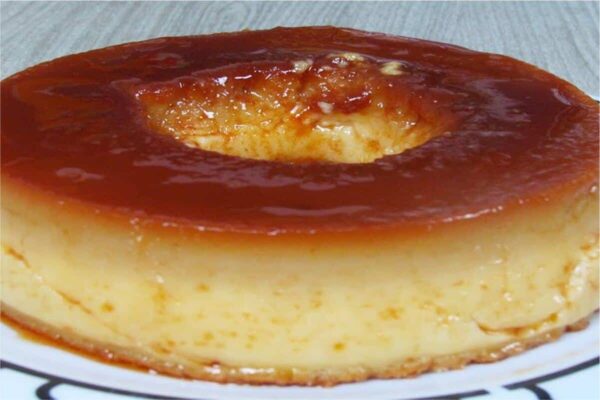 O famoso pudim engana visita que só precisa de 4 ingredientes para fazer