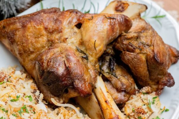 Paleta de porco assada para o natal super saborosa e suculenta