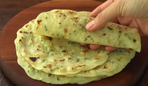 Panqueca de pão de alho,massa líquida de 3 minutinhos muito gostosa