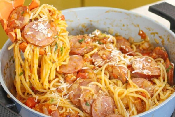 Para quem está sem tempo esse macarrão econômico é uma ótima pedida para o almoço