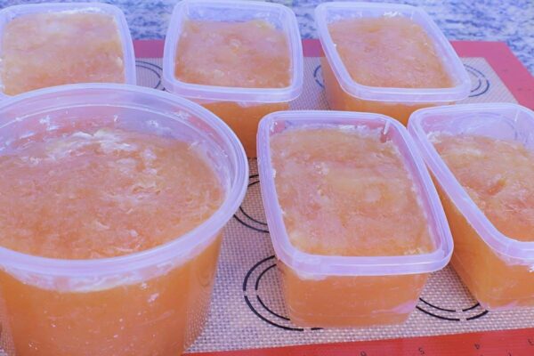 Pasta de brilho caseira fácil de fazer para deixar suas panelas sempre brilhando