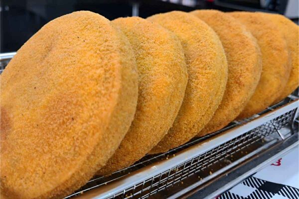 Pastelão especial com massa de salgado muito saboroso e perfeito para o lanche