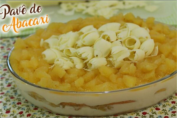 Pavê de abacaxi com chocolate branco uma combinação de dar água na boca