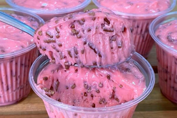 Pegue 4 ingredientes no armário e faça essa sobremesa sem gelatina maravilhosa