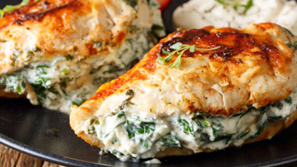 Peito de frango recheado com Espinafre e requeijão; Receita  cheia de sabor