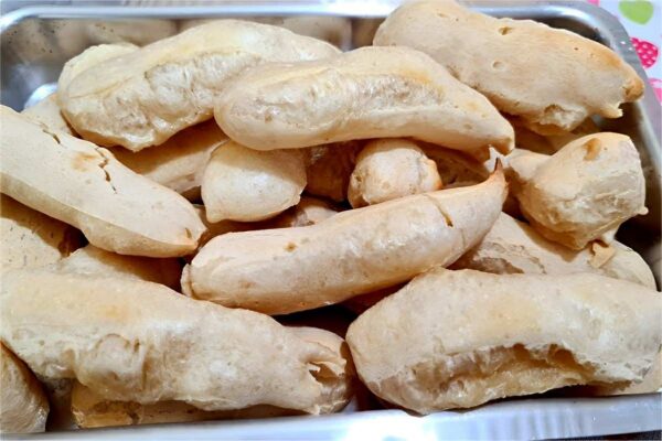 Peta caseira: um biscoito de polvilho assado bem crocante feito sem leite