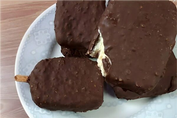 Picolé caseiro feito na caixinha de leite muito prático e delicioso