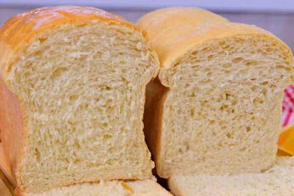 Pão caseiro muito fofinho do seu jeito: você escolhe se quer fazer com ou sem leite