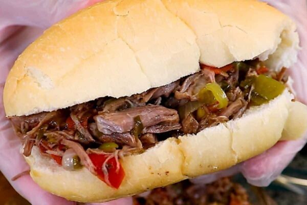 Pão com carne louca: o lanche que fazia sucesso nas festinhas dos anos 80 e 90 está de volta ainda mais gostoso