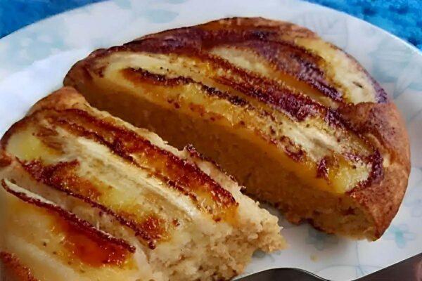 Pão de aveia com banana assado na frigideira um lanche rápido e delicioso para qualquer hora do dia
