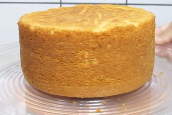 Pão de ló perfeito e fofinho feito só com 3 ingredientes