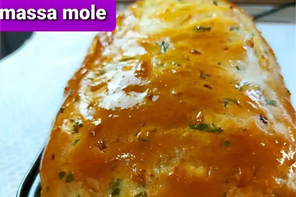Pão de massa mole temperado fica muito fofinho e saboroso sem precisar sovar