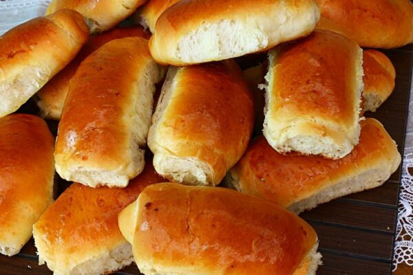 Pão de minuto caseirinho fofinho delicioso e feito com ingredientes que você tem em casa