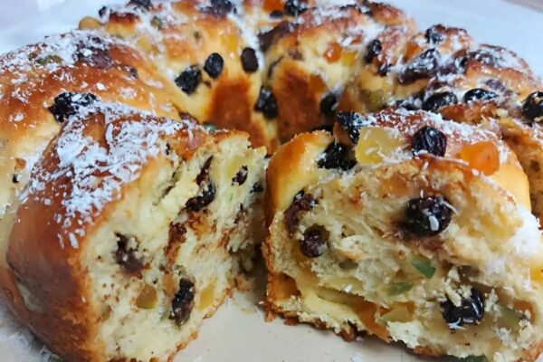 Pão doce de Páscoa feito no liquidificador não precisa sovar e fica uma delícia