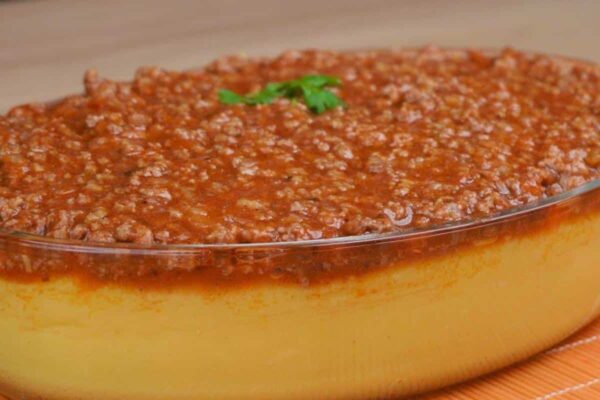 Polenta com carne moída uma chuva de sabores nesse prato muito prático de preparar