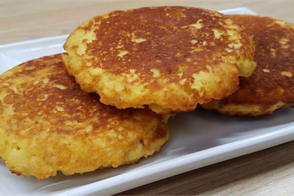 Pãozinho de banana feito na frigideira para você substituir o pão na hora café da manhã