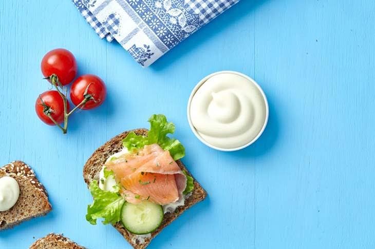 Maionese fatta in casa con un panino