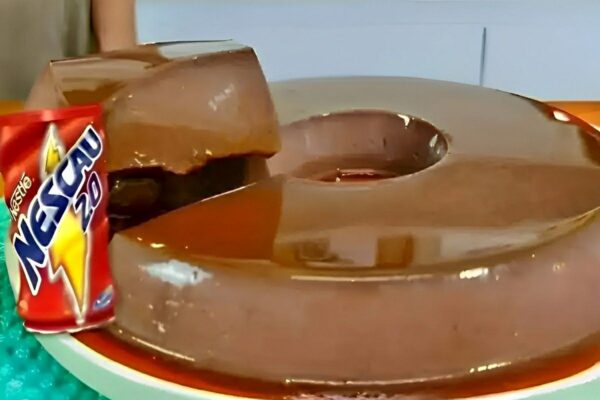 Pudim de Nescau de liquidificador fácil de fazer e delicioso é só bater os ingredientes e levar pra gelar