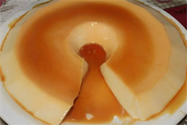 Pudim de geladeira simples e rápido basta bater os ingredientes no liquidificador e levar pra gelar