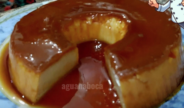 Pudim de leite condensado com um ingrediente secreto que não deixa ele quebrar na hora de desenformar