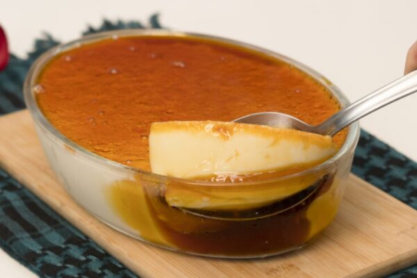 Pudim de maisena na travessa ele não vai ao forno