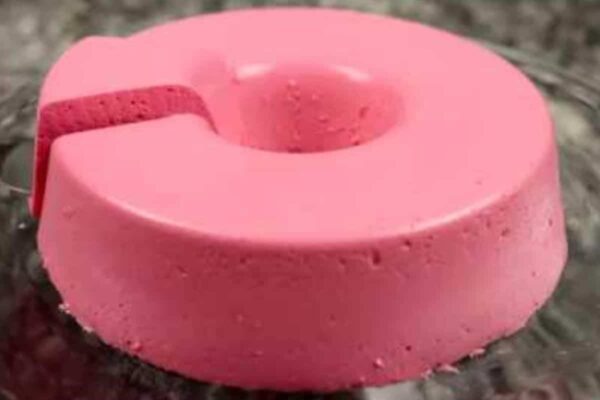 Pudim de morango: é só misturar os ingredientes e esperar gelar impossível errar nessa receita