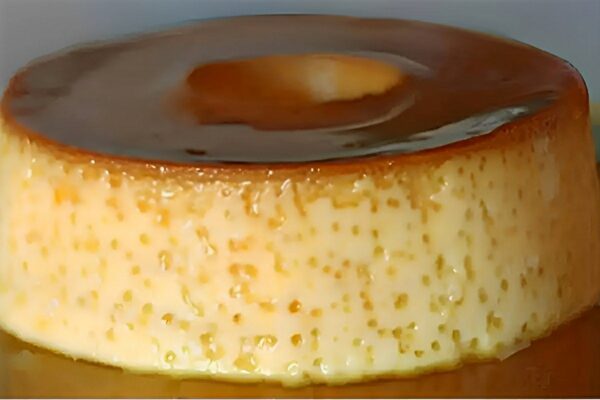 Pudim que não vai ao forno fácil e rápido é só bater os ingredientes no liquidificador e levar pra gelar